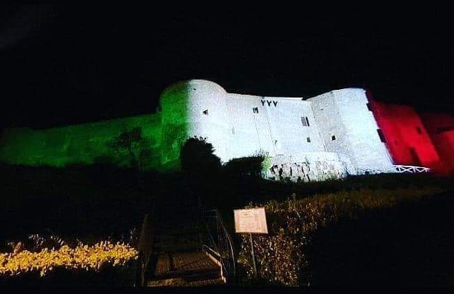 Vibo Valentia, il Castello Normanno Svevo diventa "tricolore"