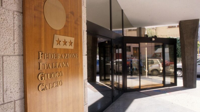 Figc, via libera alle 5 sostituzioni fino al termine della stagione