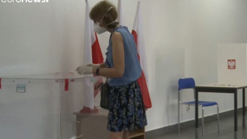 Presidenziali in Polonia, verso ballottaggio tra Duda e Trzaskowski