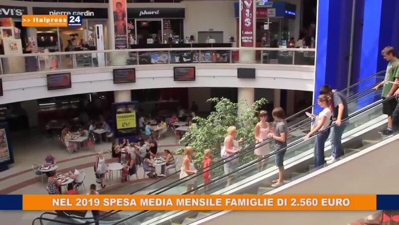 Nel 2019 spesa media mensile famiglie di 2.560 euro