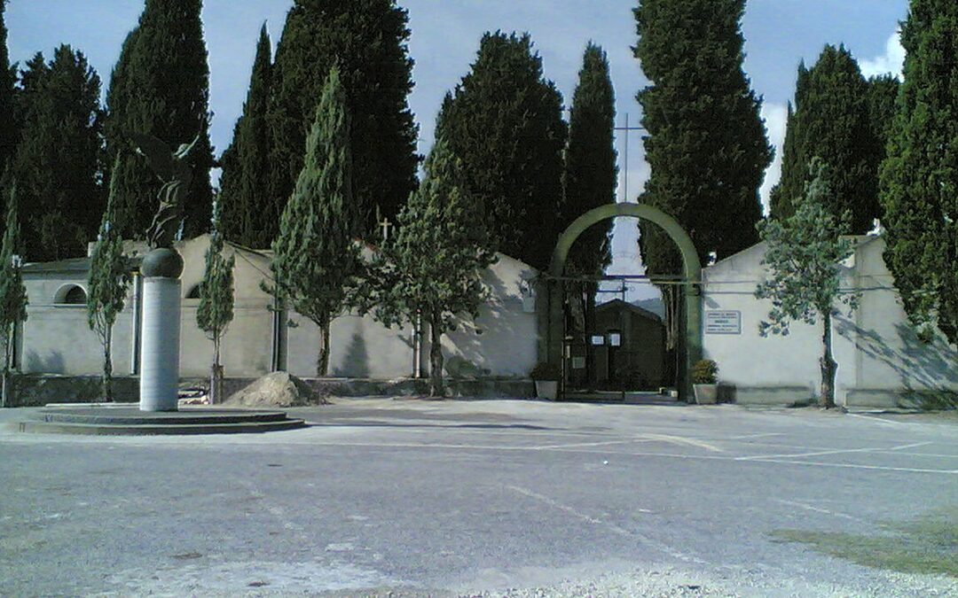 L'ingresso del cimitero di Mileto