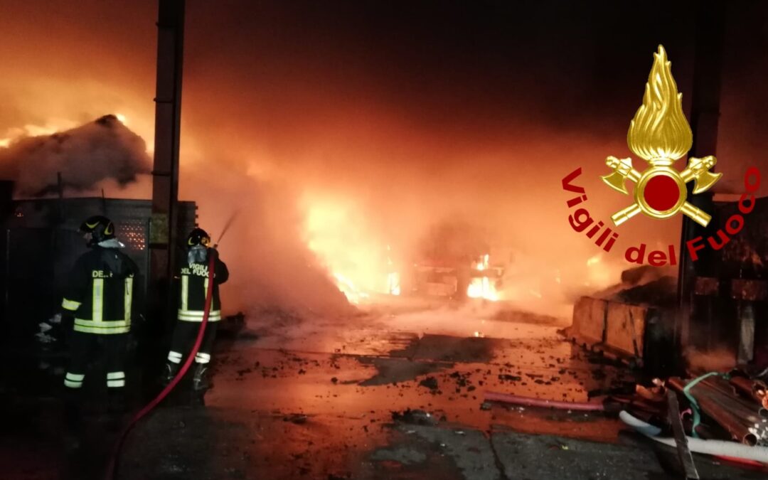 Uno degli incendi nel Catanzarese