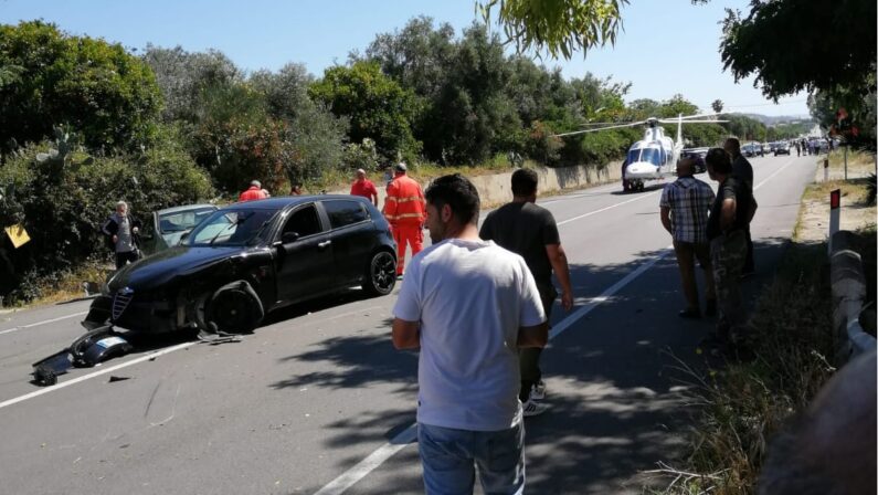 Incidente stradale sulla statale 106 nel Catanzarese: due feriti, uno è grave