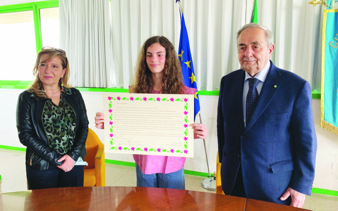 Nicole Piccininni di 9 anni tra l’insegnante Tonia Paolicelli e il sindaco Raffaello De Ruggieri
