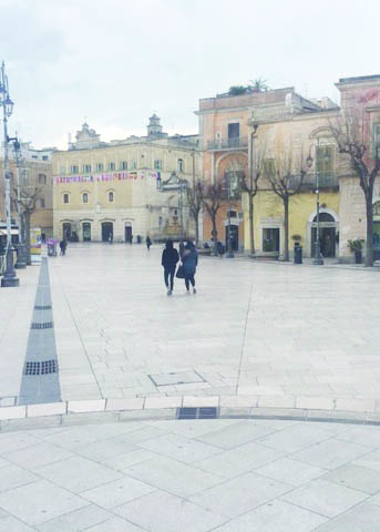Piazza Vittorio Veneto, centro di Matera isola pedonale
