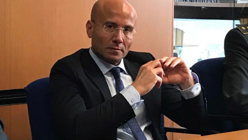 «Un milione di euro dagli amici di Roma». Dieci indagati per corruzione tra Lazio e Calabria