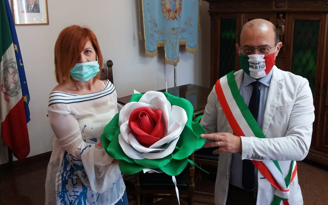 Il sindaco Giordano e l'artista Teresa Sorrentino