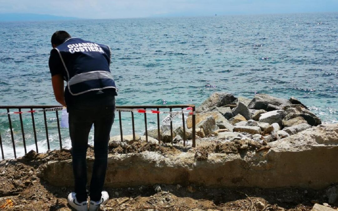 Lavori abusivi in area protetta, scatta il sequestro di una parte di lungomare sulla costa vibonese