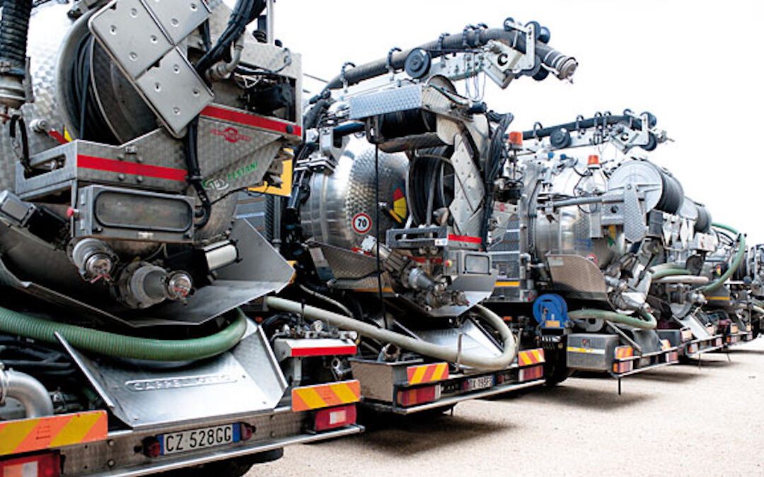 Stop alla circolazione notturna degli autospurgo nel Cosentino. Prefettura: «Possibile causa del mare sporco»