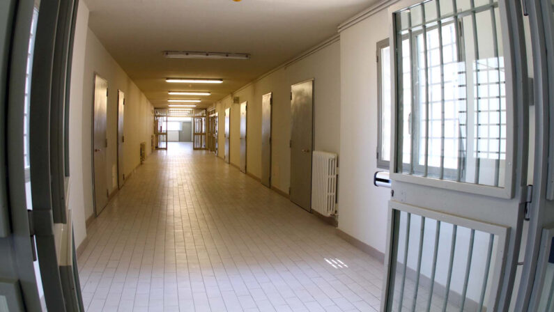 Allarme della polizia penitenziaria: «Il carcere di Catanzaro è al collasso»