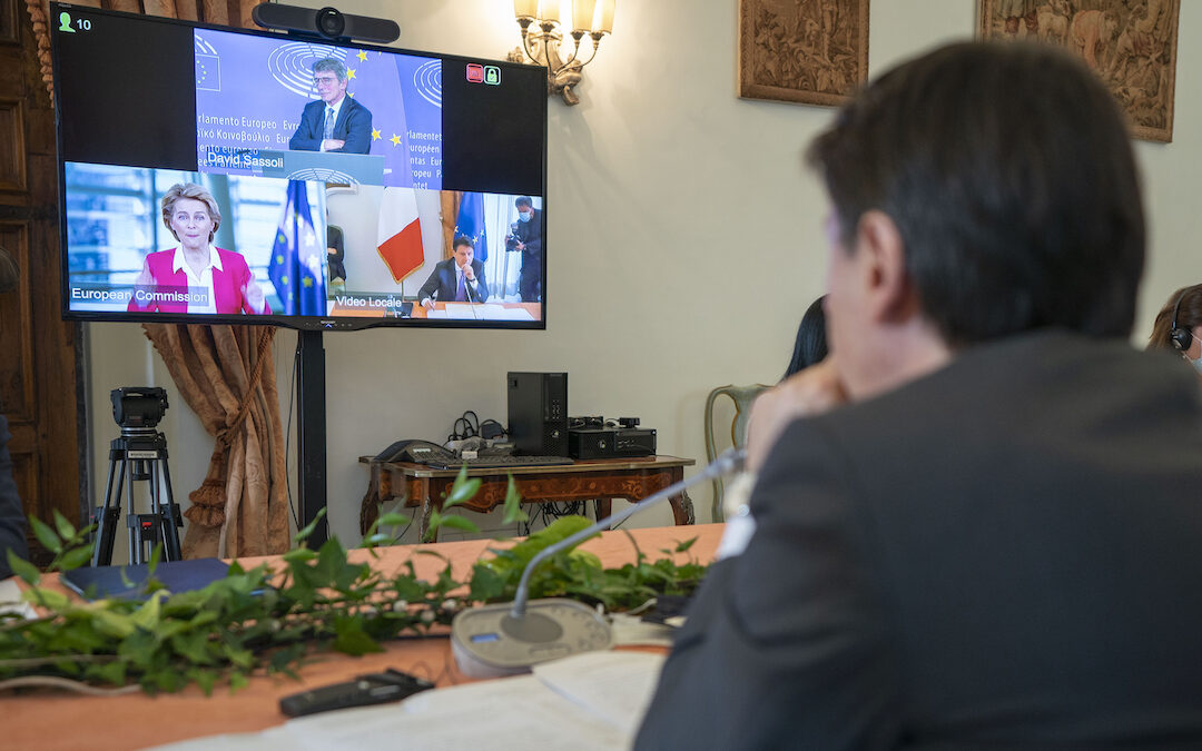 Il premier Conte in videocollegamento con Ursula von der Leyen e David Sassoli