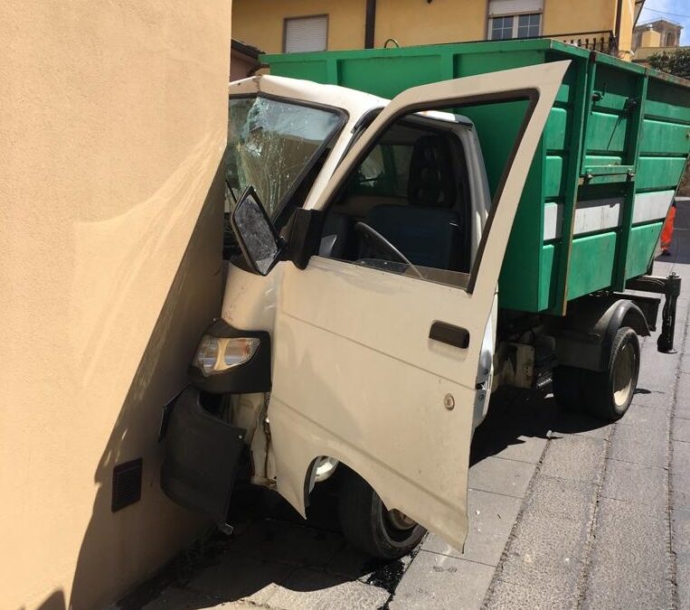 Il furgone incidentato