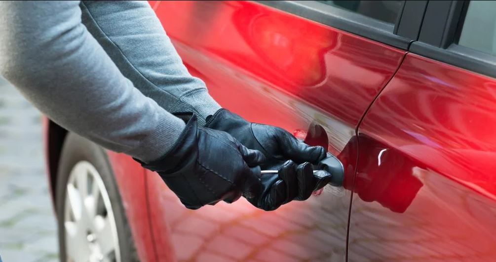 Il furto di un'autovettura