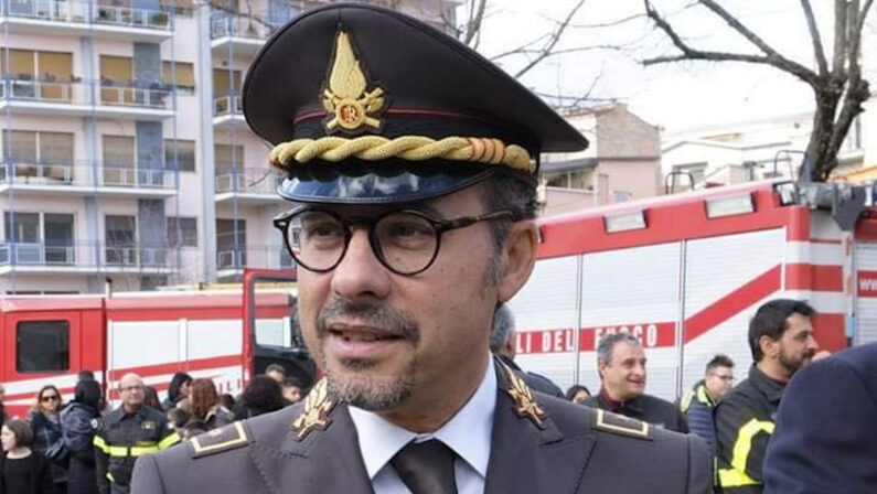 Capo dei pompieri di Cosenza arrestato per concussione: le minacce all'imprenditore e le rate della Bmw