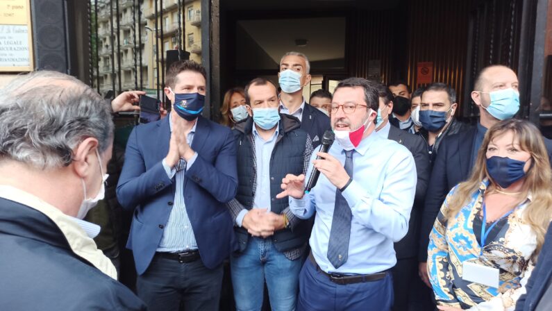 Salvini ad Avellino per inaugurare la nuova sede della Lega