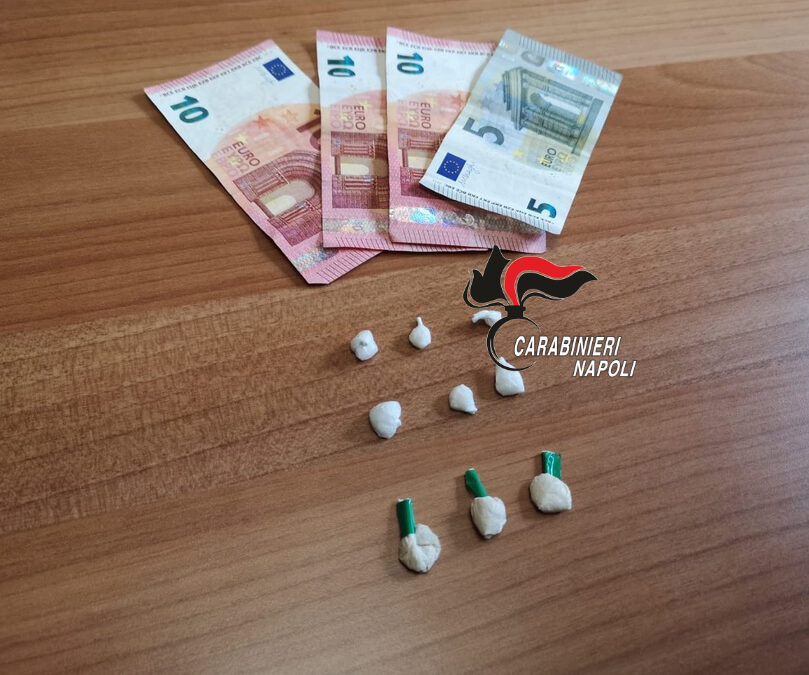 Scampia: Carabinieri arrestano pusher 32enne. Nascondeva le dosi in un cortile di Via Oreste
