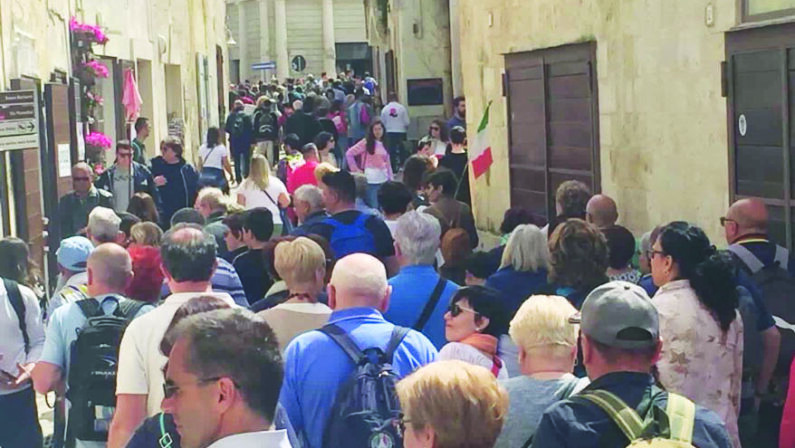 Matera, polemiche su ordinanze e ingressi: «Procedure confuse, i turisti scappano». E fioccano le disdette