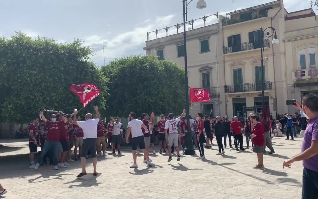 Reggina in B, tifosi in festa a Piazza Duomo