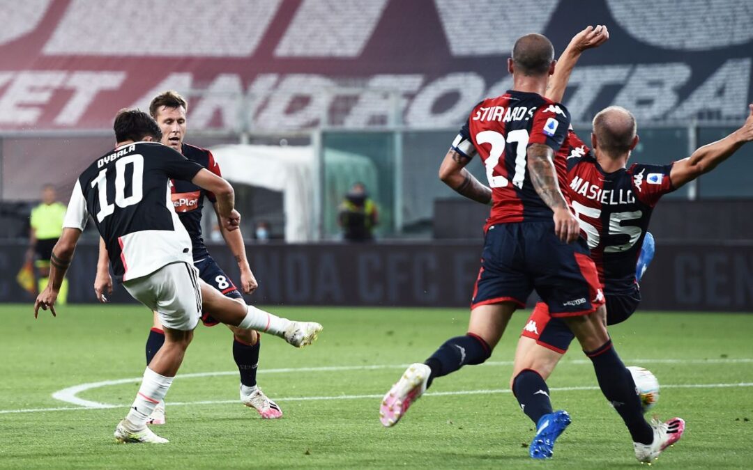 La Juve batte il Genoa 3-1, la Lazio resta a -4