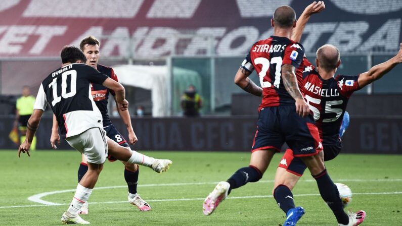 La Juve batte il Genoa 3-1, la Lazio resta a -4