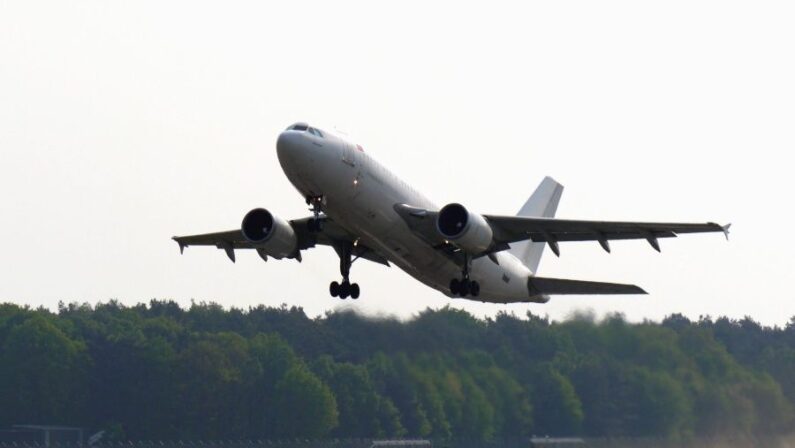 Voucher al posto dei rimborsi, procedimenti contro Alitalia e Volotea