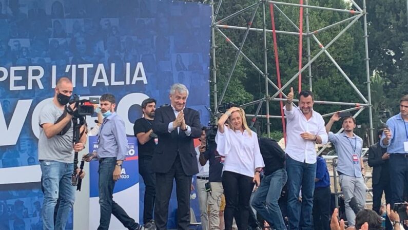 Centrodestra in piazza contro Conte, Salvini “Mi fido di Berlusconi”