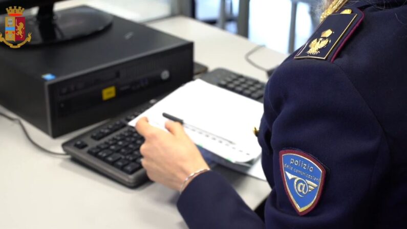 Foto e video pedopornografici sui cellulari, denunciati 20 minorenni