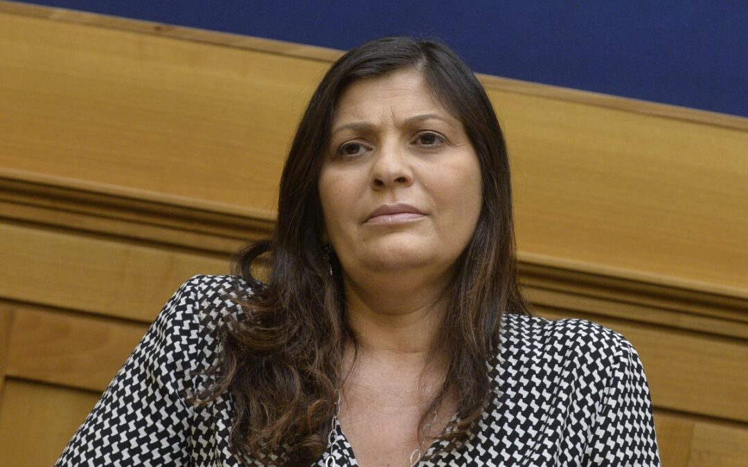 Migranti, Santelli a Conte “Governo intervenga o vieterò gli sbarchi”