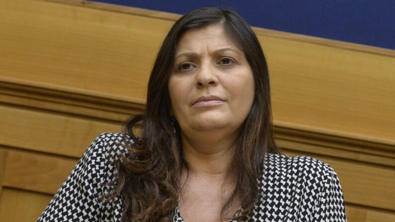 Migranti, Santelli a Conte “Governo intervenga o vieterò gli sbarchi”