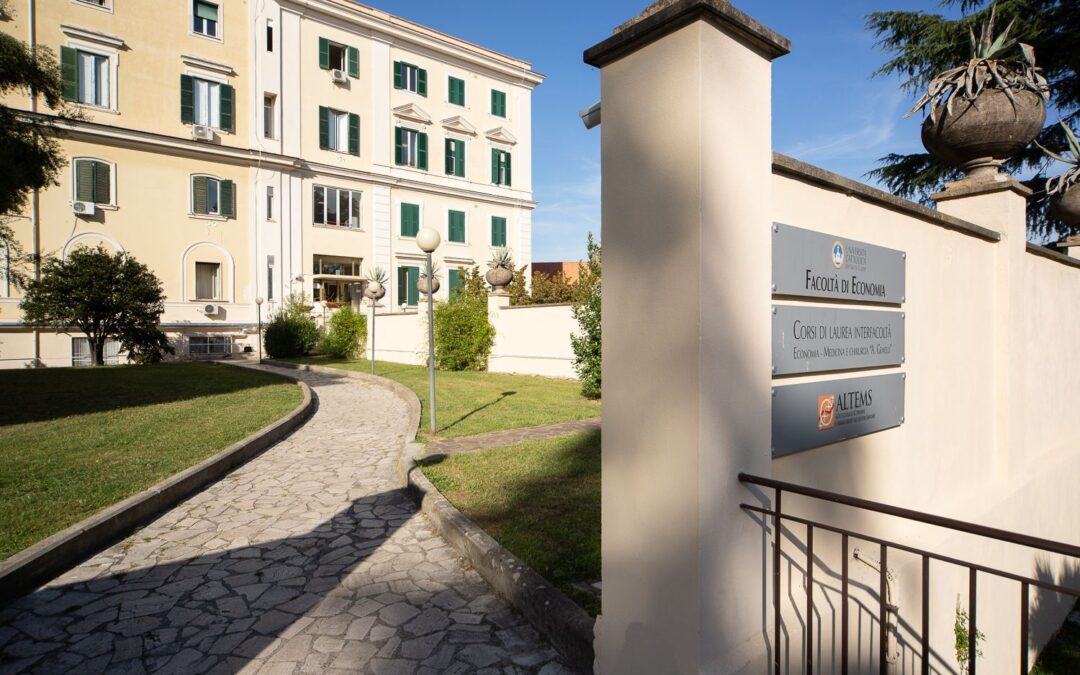 Università Cattolica, Economia: a Roma giovedì test per corso triennale