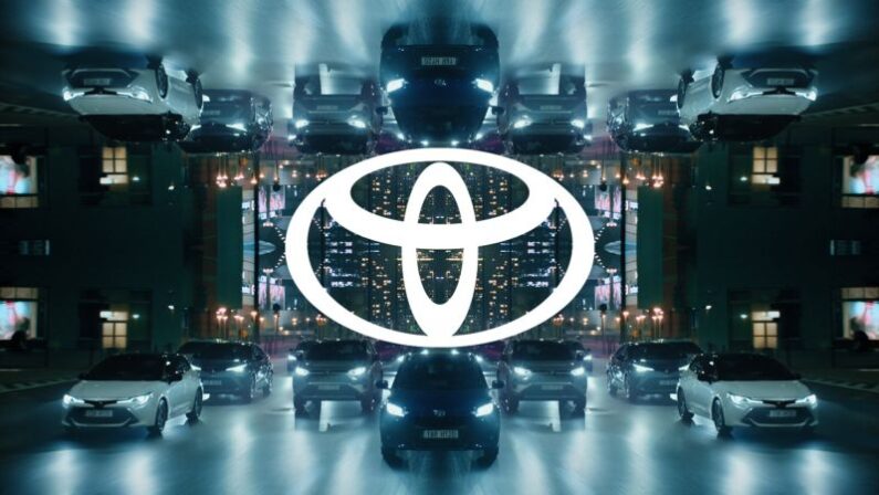 Toyota presenta il nuovo design grafico del brand