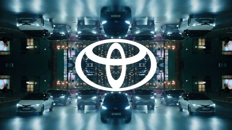 Toyota presenta il nuovo design grafico del brand