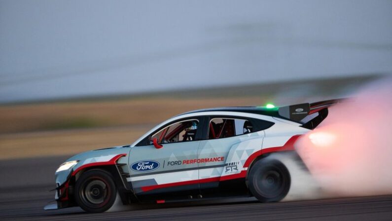 Ford presenta Mustang Mach-E 1400, “missile” 100% elettrico