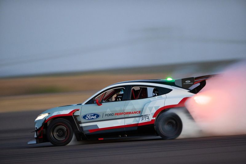 Ford presenta Mustang Mach-E 1400, “missile” 100% elettrico