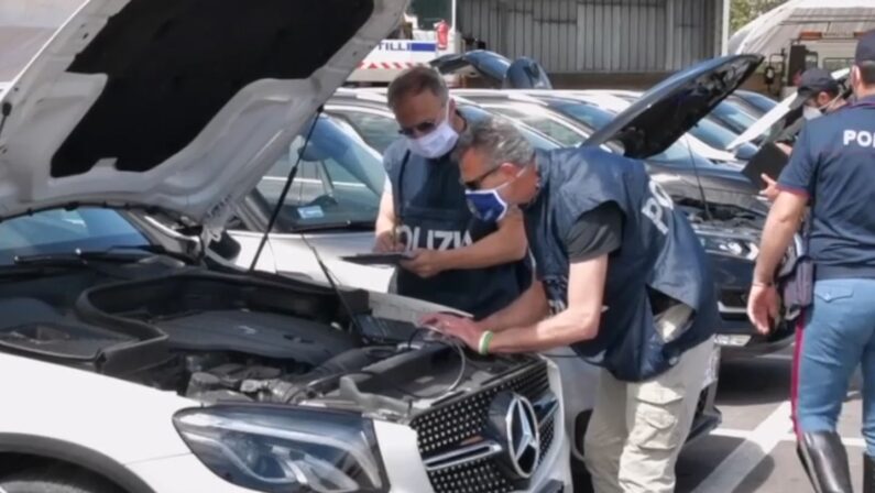 Riciclaggio internazionale di auto di lusso, arresti e sequestri