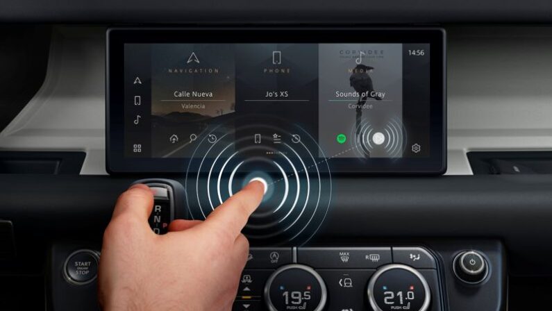Jaguar Land Rover, nuovo touchscreen contactless “antivirus”