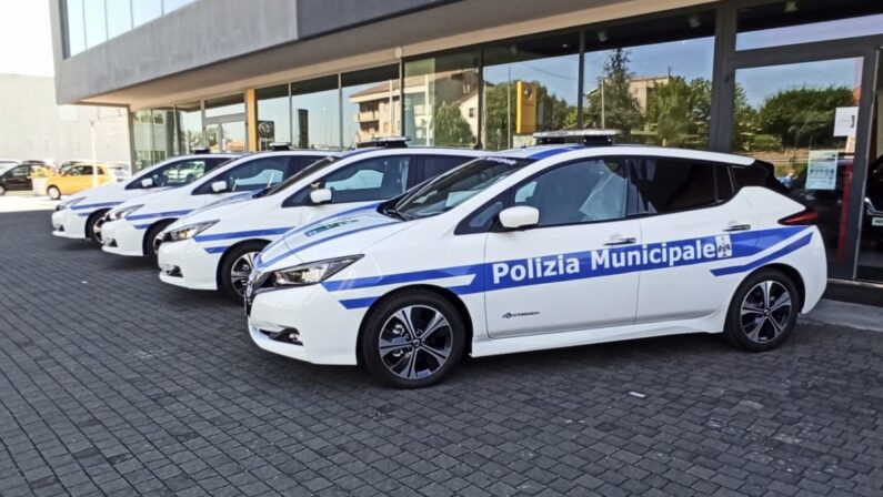 Nissan Leaf elettriche per polizia locale e sindaco L’Aquila