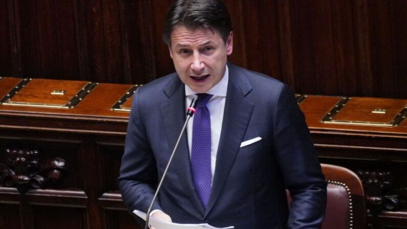 Conte “Il virus circola, inevitabile prorogare lo stato d’emergenza”