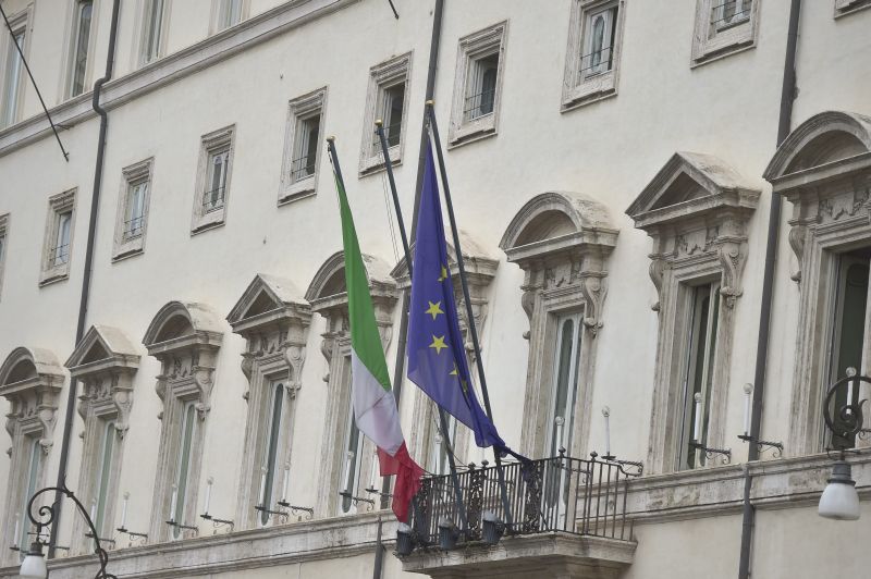 Parità di genere, via libera dal Cdm a doppia preferenza in Puglia
