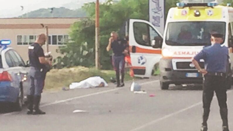 Incidente stradale a San Lucido, scontro tra un'auto e una moto: muore un 69enne