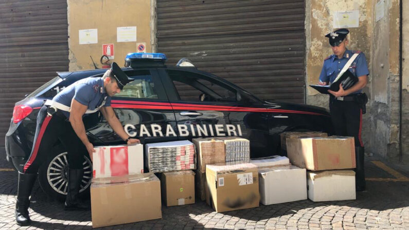 Mezza tonnellata di sigarette di contrabbando sequestrate, 2 persone denunciate