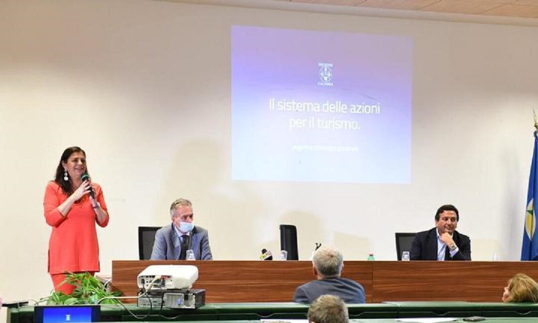 L'intervento di Jole Santelli durante la conferenza stampa