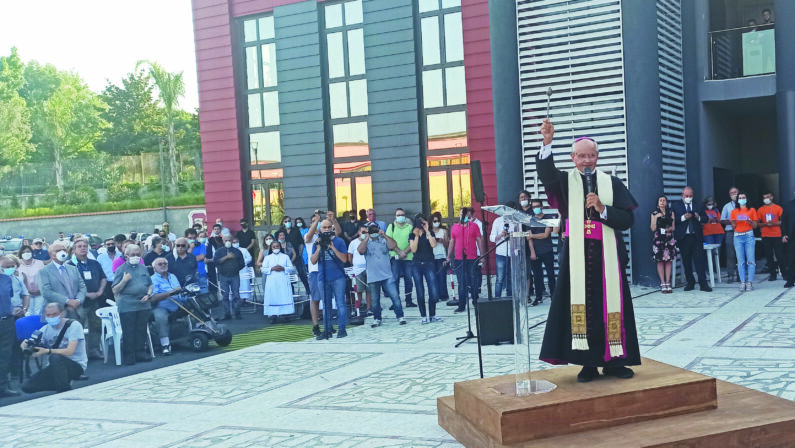 Il Vescovo Aiello benedice la nuova struttura del Polo Giovani di Avellino