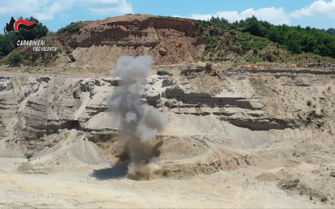 VIDEO – Il micidiale ordigno delle ‘ndrine vibonesi fatto brillare dagli artificieri
