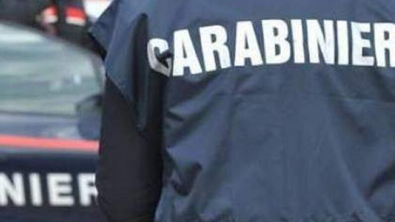 Casolare abbandonato utilizzato come deposito di munizioni scoperto in provincia di Reggio Calabria