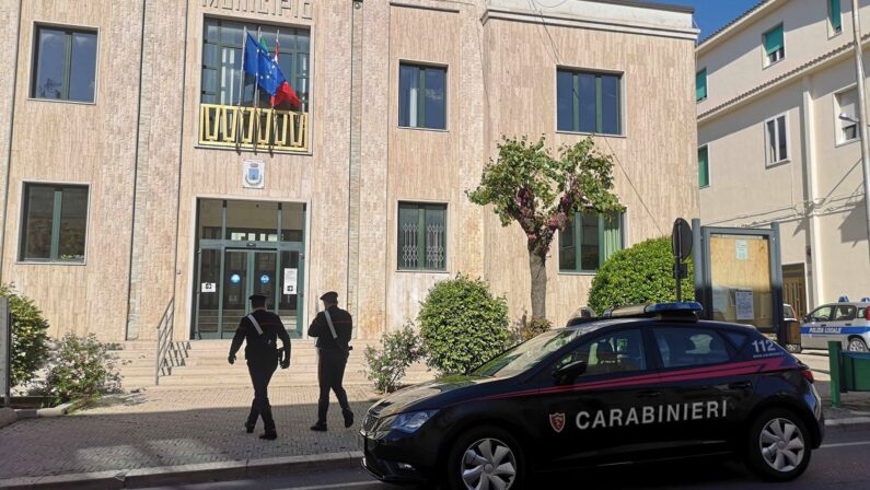 Furti di pistole in Basilicata e Puglia, cinque arresti