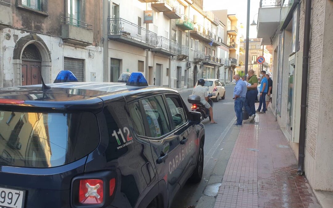 Migranti positivi a Roccella: in isolamento i cinque minori col Covid, con loro due interpreti volontari