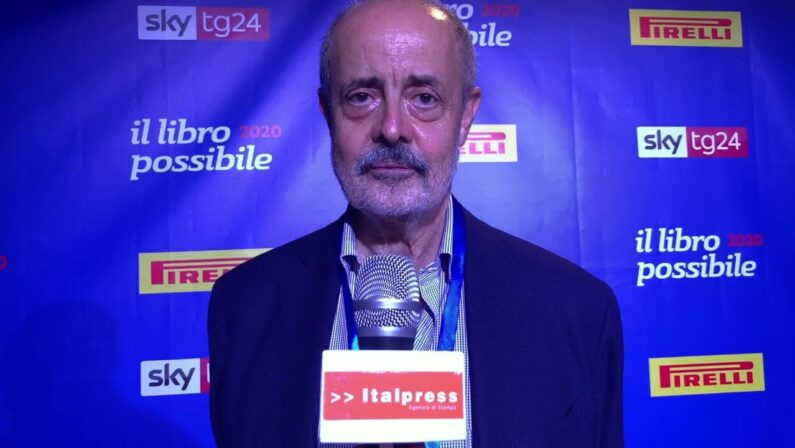 “Oltre la fragilita'”, il nuovo saggio di Calabro’