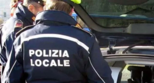 Migranti aggrediscono i vigili