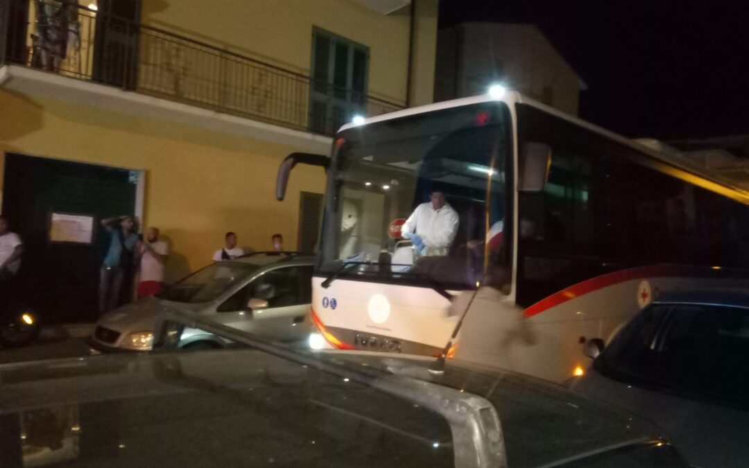 Il trasferimento dei migranti positivi da Amantea